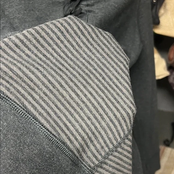 Lululemon sweatshirt - Picture 4 of 7